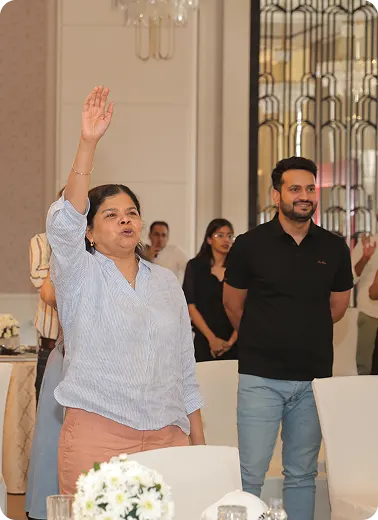 Participant raising her hand during a team session